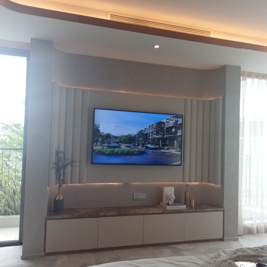 NGÔI NHÀ ĐẦY ÁNH SÁNG VÀ CÂY XANH